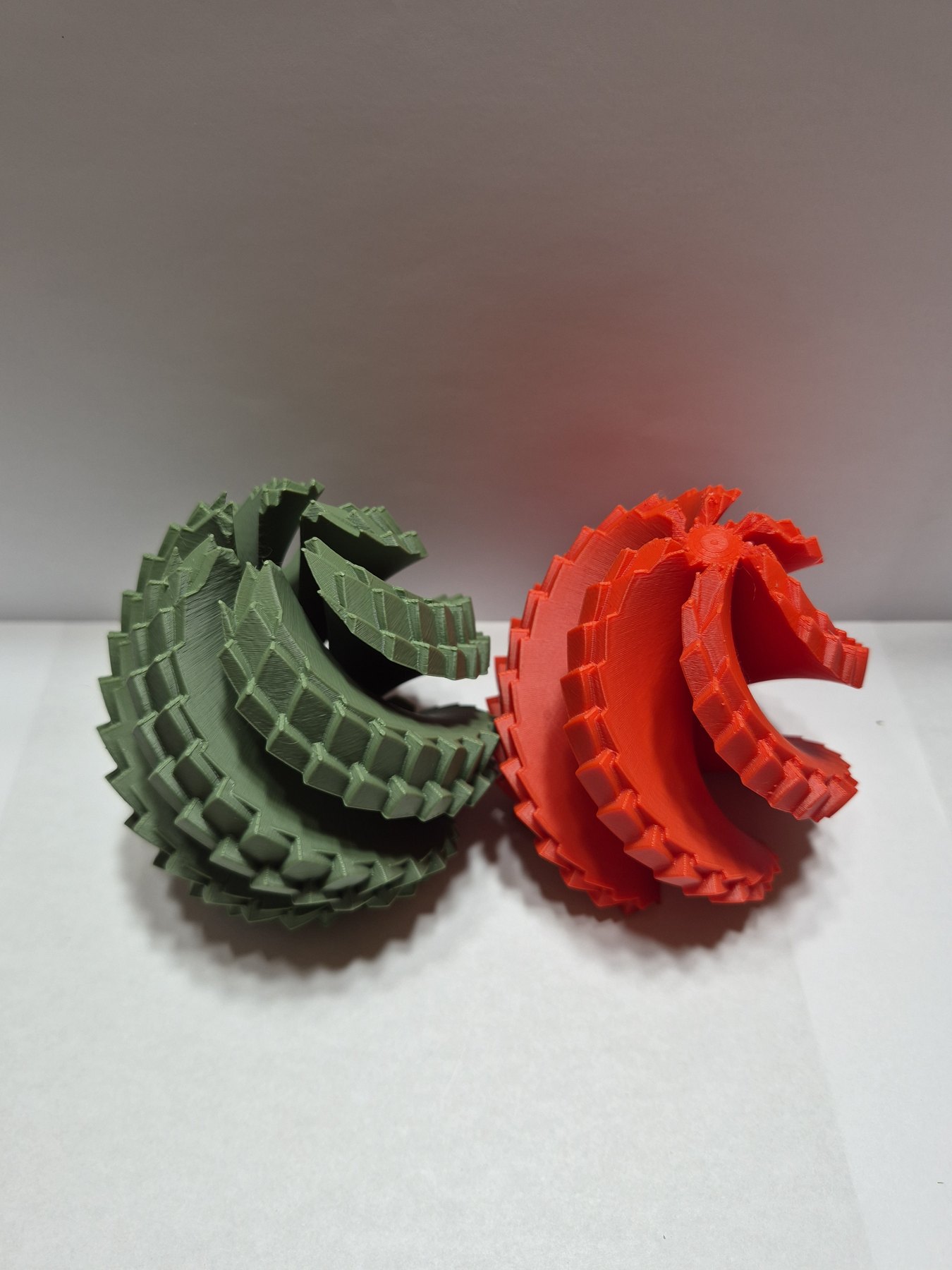 3D egg fidget toy red and green