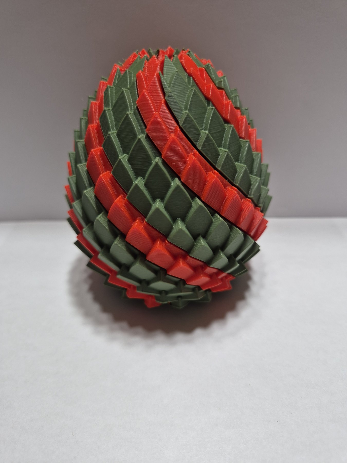 3D egg fidget toy red and green